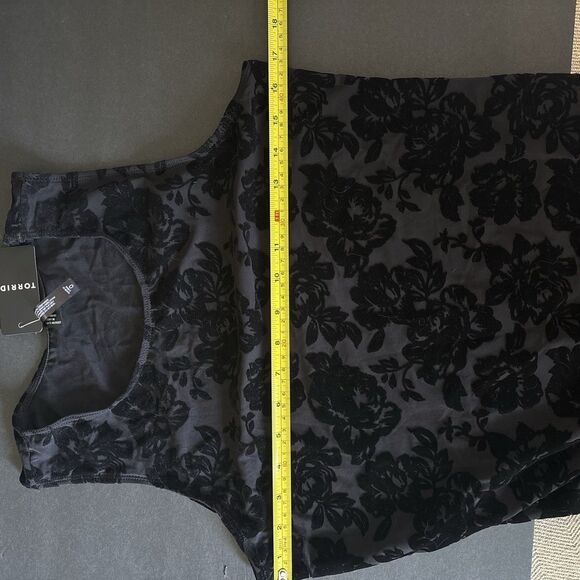 New Torrid 0 (Large) Bodysuit Black Burnout Velvet Mesh Roses Floral Goth Alt - Picture 9 of 11